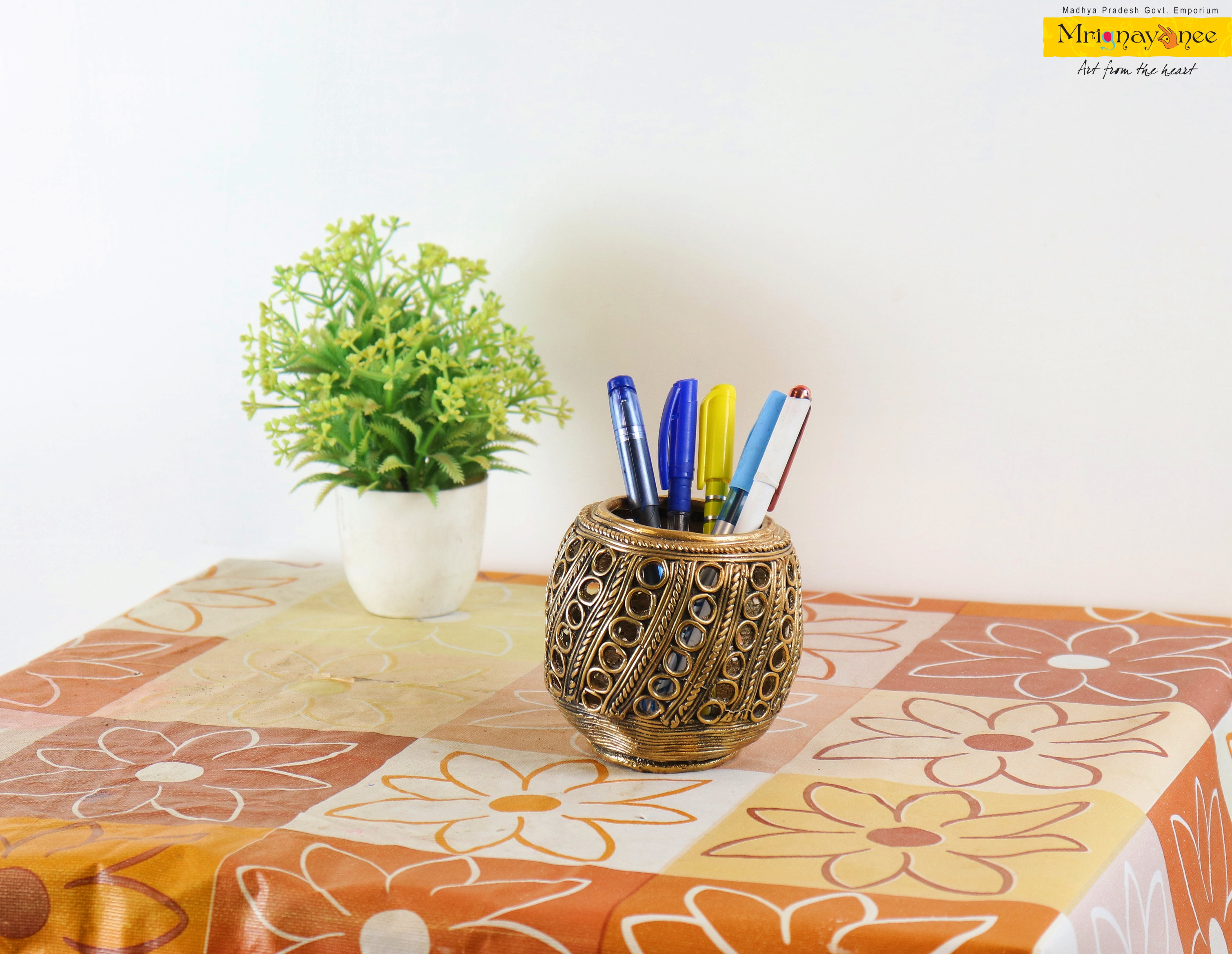 Betul Bell metal pen stand_(2)